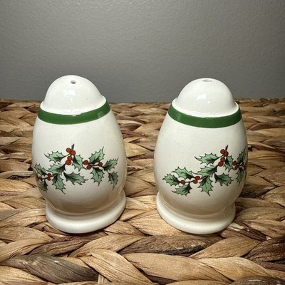 Spode Christmas Tree Salt Pepper Shakers Set England Holly Berry 2.7” Vintage